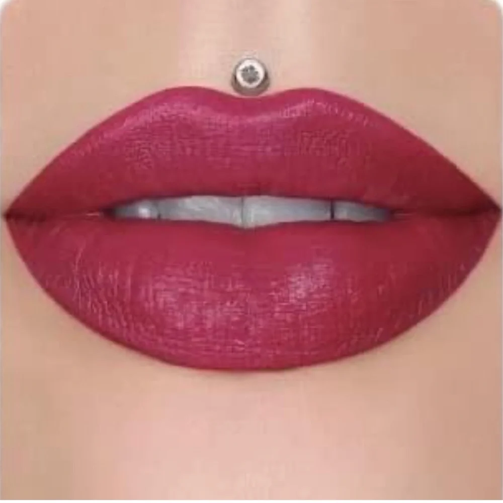 Jeffree Star doesn scent color